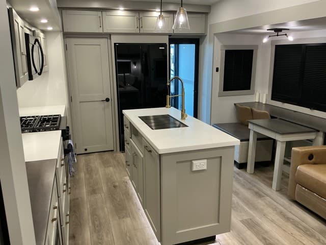 2025 Z  2025 Z  Brinkley - thumbnail 20