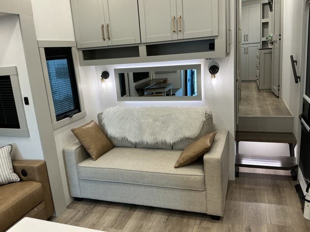 2025 Z  2025 Z  Brinkley - thumbnail 23