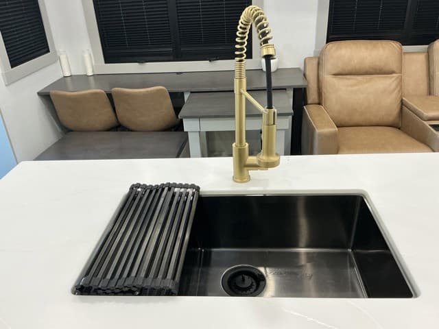 2025 Z  2025 Z  Brinkley - thumbnail 25