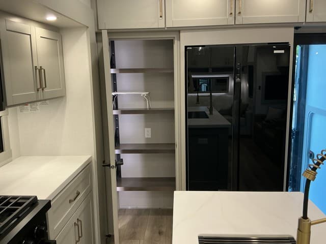 2025 Z  2025 Z  Brinkley - thumbnail 26