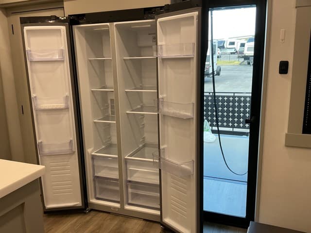 2025 Z  2025 Z  Brinkley - thumbnail 27