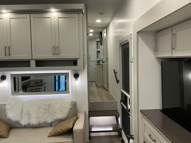 2025 Z  2025 Z  Brinkley - thumbnail 33