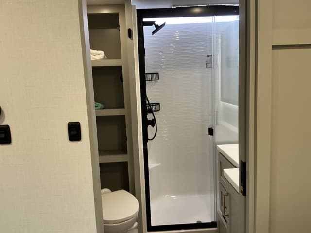 2025 Z  2025 Z  Brinkley - thumbnail 36