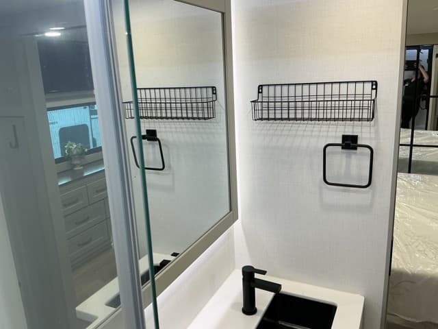 2025 Z  2025 Z  Brinkley - thumbnail 39