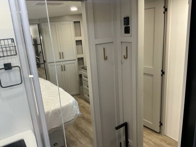 2025 Z  2025 Z  Brinkley - thumbnail 40