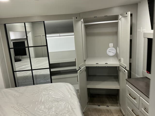 2025 Z  2025 Z  Brinkley - thumbnail 43