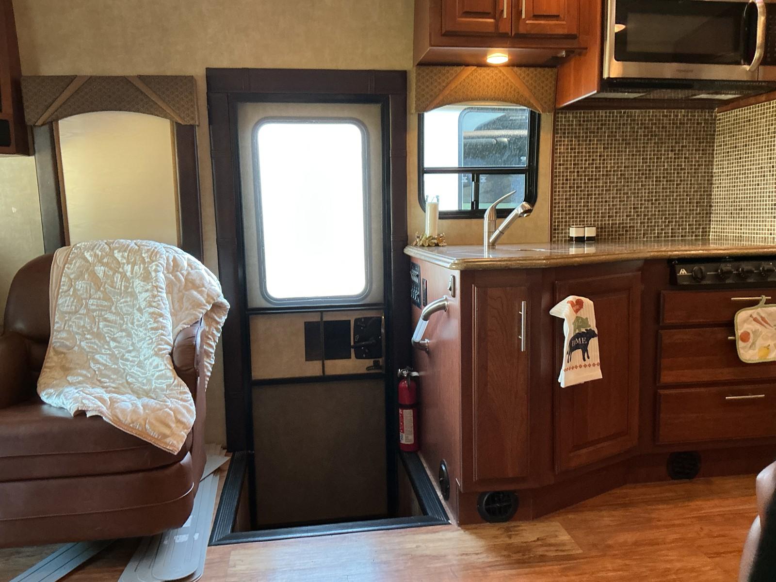 2015 Dynamax 2015 Dynamax DX3 - thumbnail 6