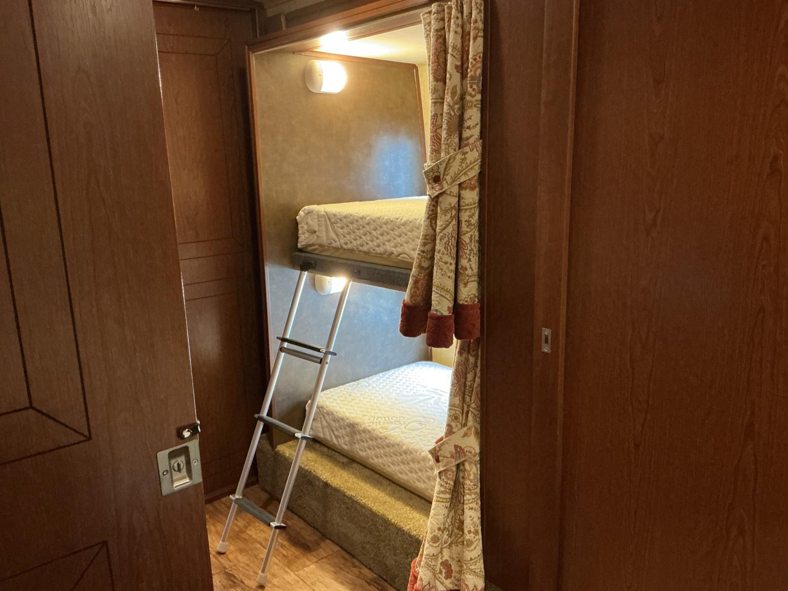 2015 Dynamax 2015 Dynamax DX3 - thumbnail 17