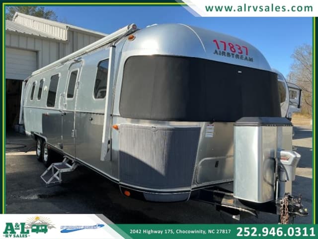 2018 Airstream Classic 33FBQ