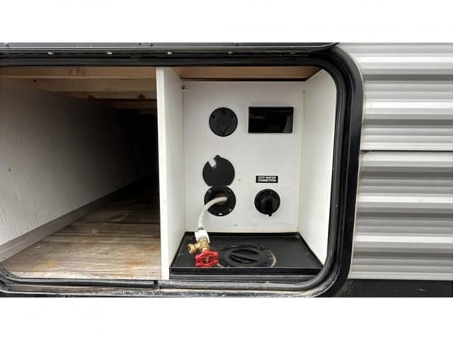 2022 Coleman 2022 Coleman Lantern LT Series - thumbnail 8