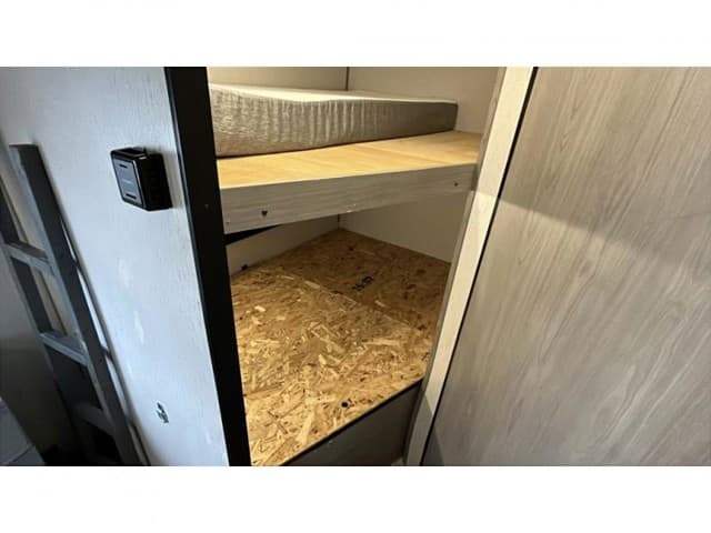 2022 Coleman 2022 Coleman Lantern LT Series - thumbnail 14