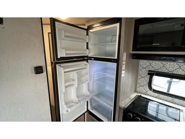 2022 Coleman 2022 Coleman Lantern LT Series - thumbnail 16