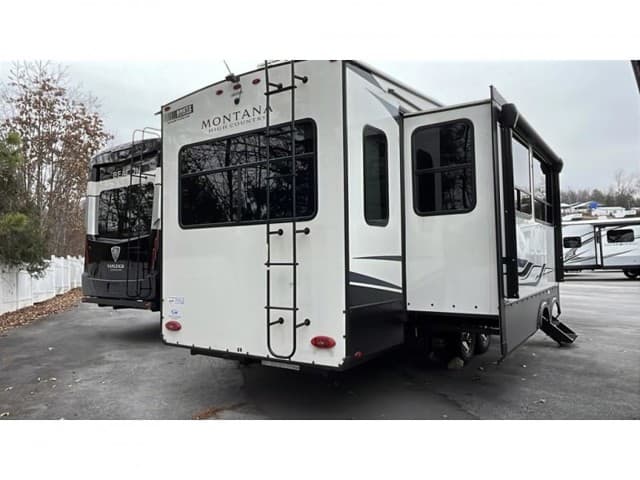 2024 Keystone RV 2024 Keystone RV Montana High Country - thumbnail 3