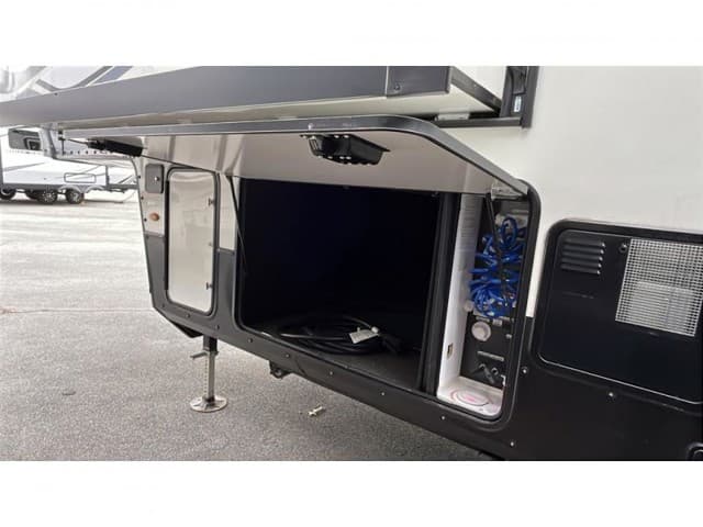 2024 Keystone RV 2024 Keystone RV Montana High Country - thumbnail 6