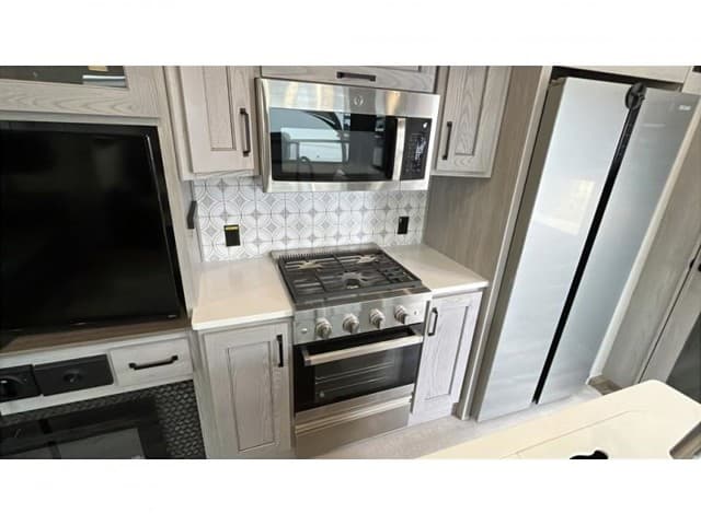 2024 Keystone RV 2024 Keystone RV Montana High Country - thumbnail 14