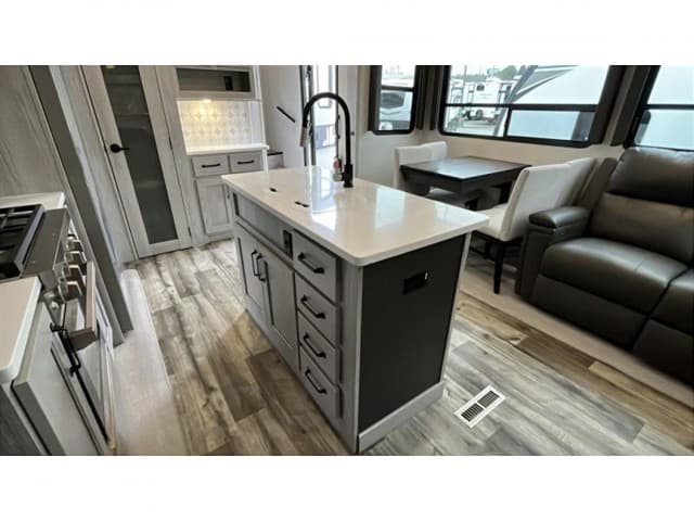 2024 Keystone RV 2024 Keystone RV Montana High Country - thumbnail 15