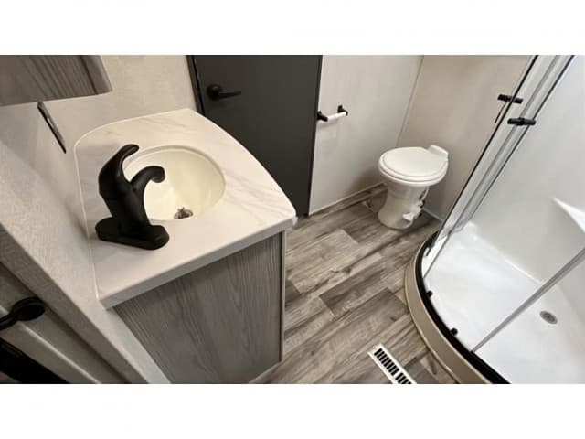 2024 Keystone RV 2024 Keystone RV Montana High Country - thumbnail 18