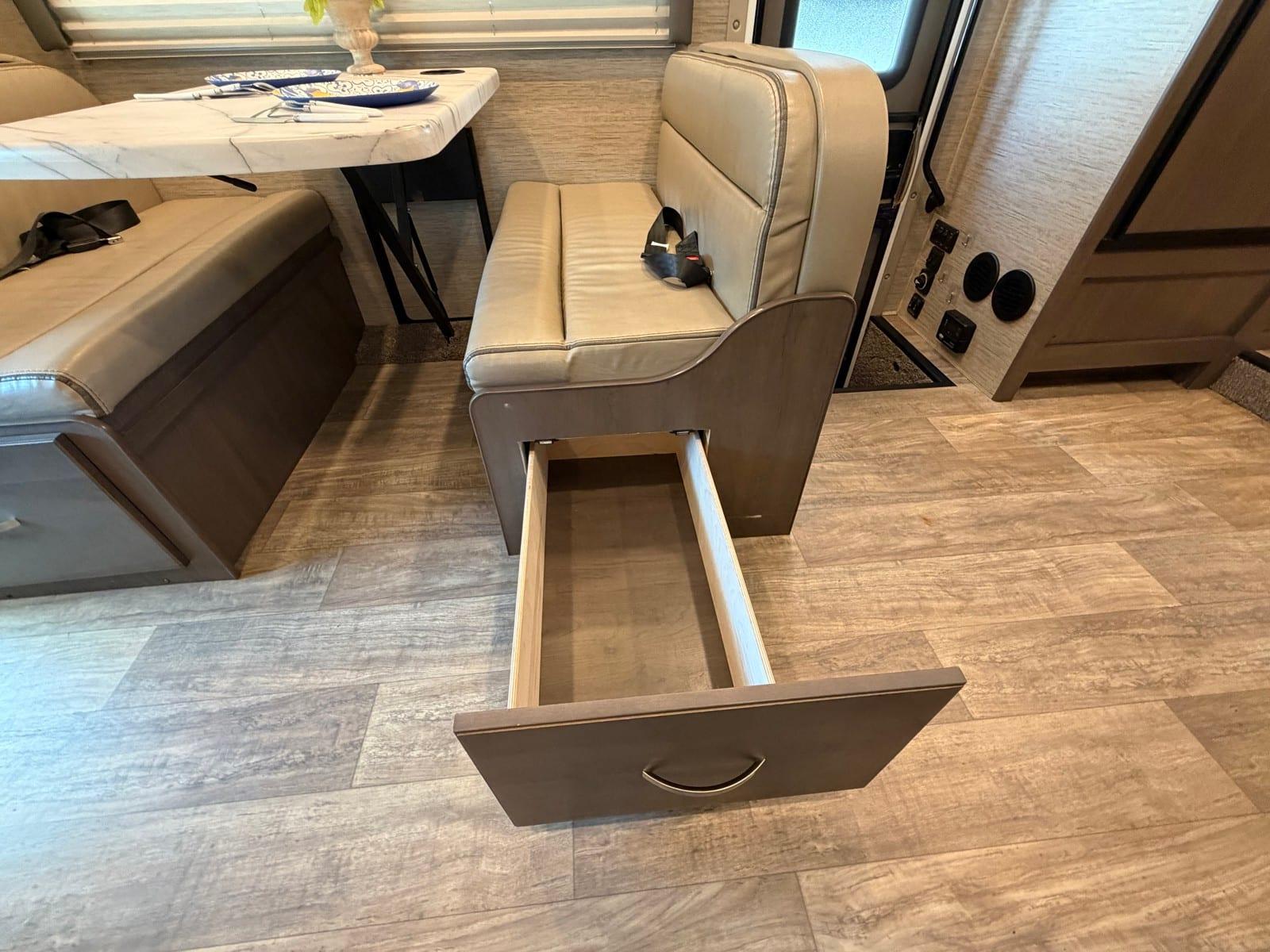 2023 Thor Motor Coach 2023 Thor Motor Coach Coleman - thumbnail 6