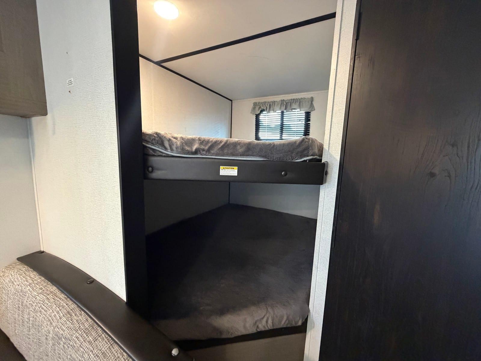 2020 Keystone 2020 Keystone Hideout LHS Series - thumbnail 12