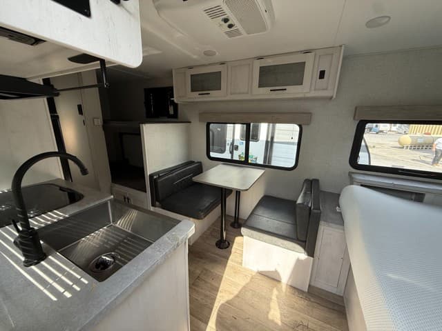 2021 Dutchmen 2021 Dutchmen Coleman Rubicon - thumbnail 12