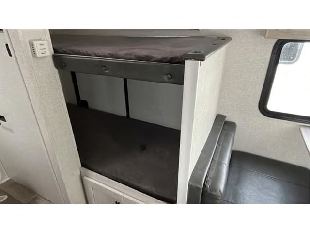 2021 Dutchmen 2021 Dutchmen Coleman Rubicon - thumbnail 19