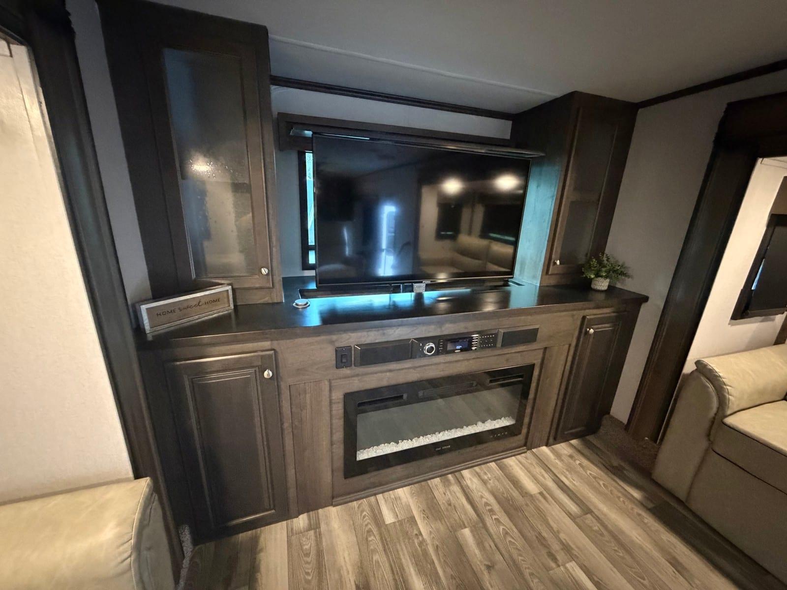 2021 Forest River 2021 Forest River Cardinal Luxury Series - thumbnail 36