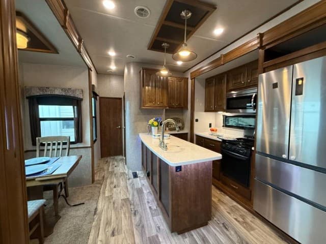 2019 Heartland 2019 Heartland Bighorn - thumbnail 5