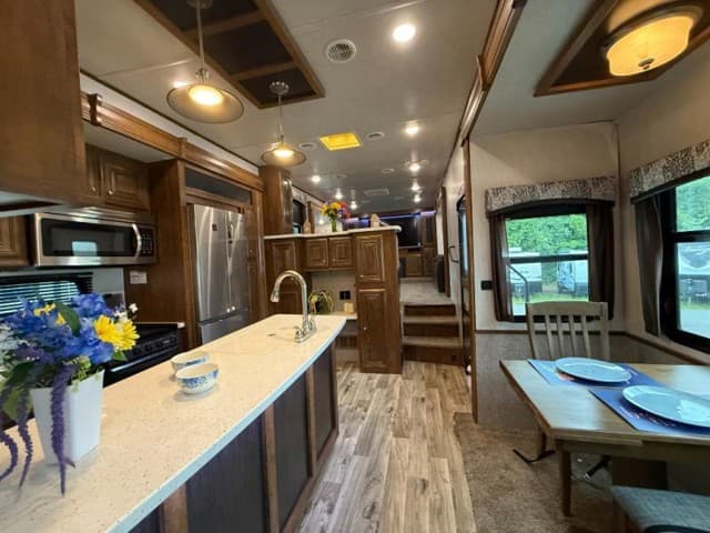 2019 Heartland 2019 Heartland Bighorn - thumbnail 6