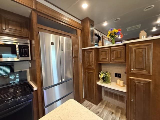 2019 Heartland 2019 Heartland Bighorn - thumbnail 9