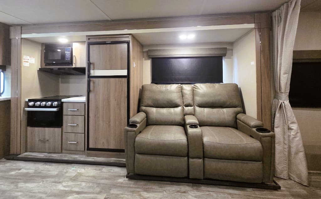 2022 Grand Design 2022 Grand Design Imagine XLS - thumbnail 7