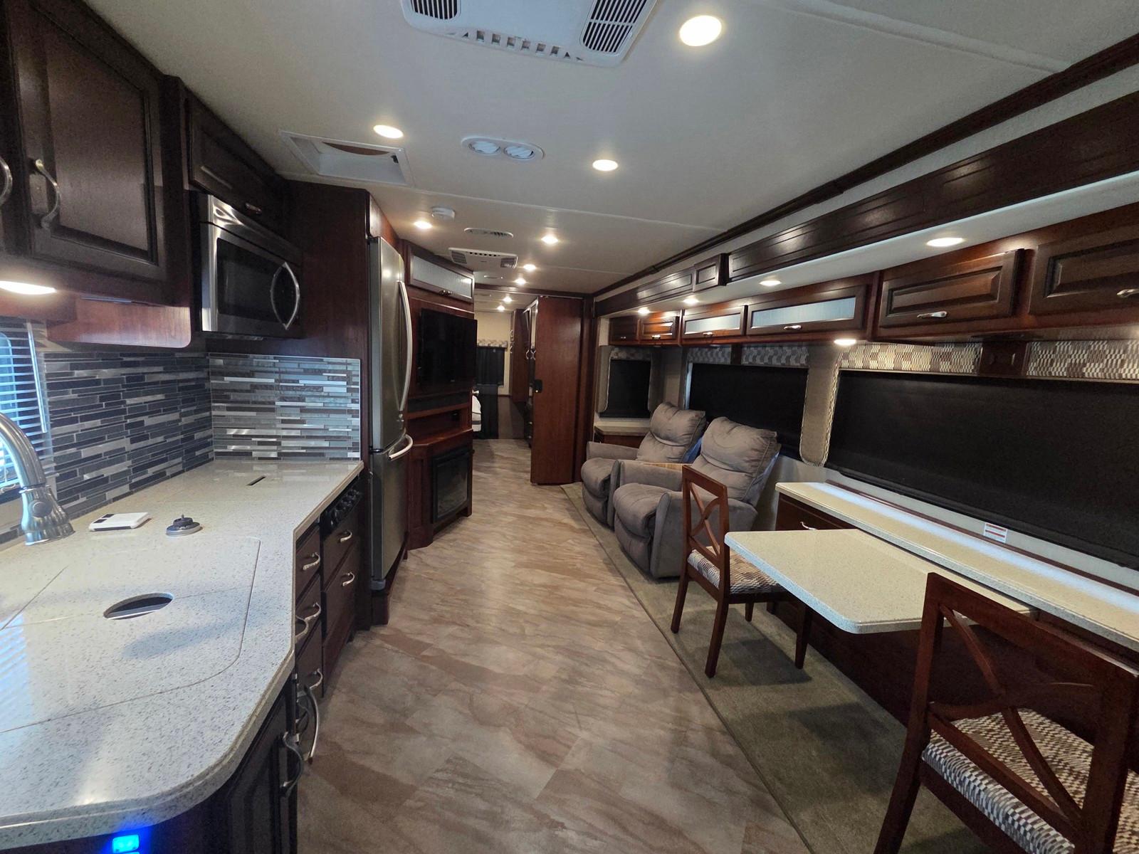 2017 Fleetwood 2017 Fleetwood Bounder - thumbnail 5