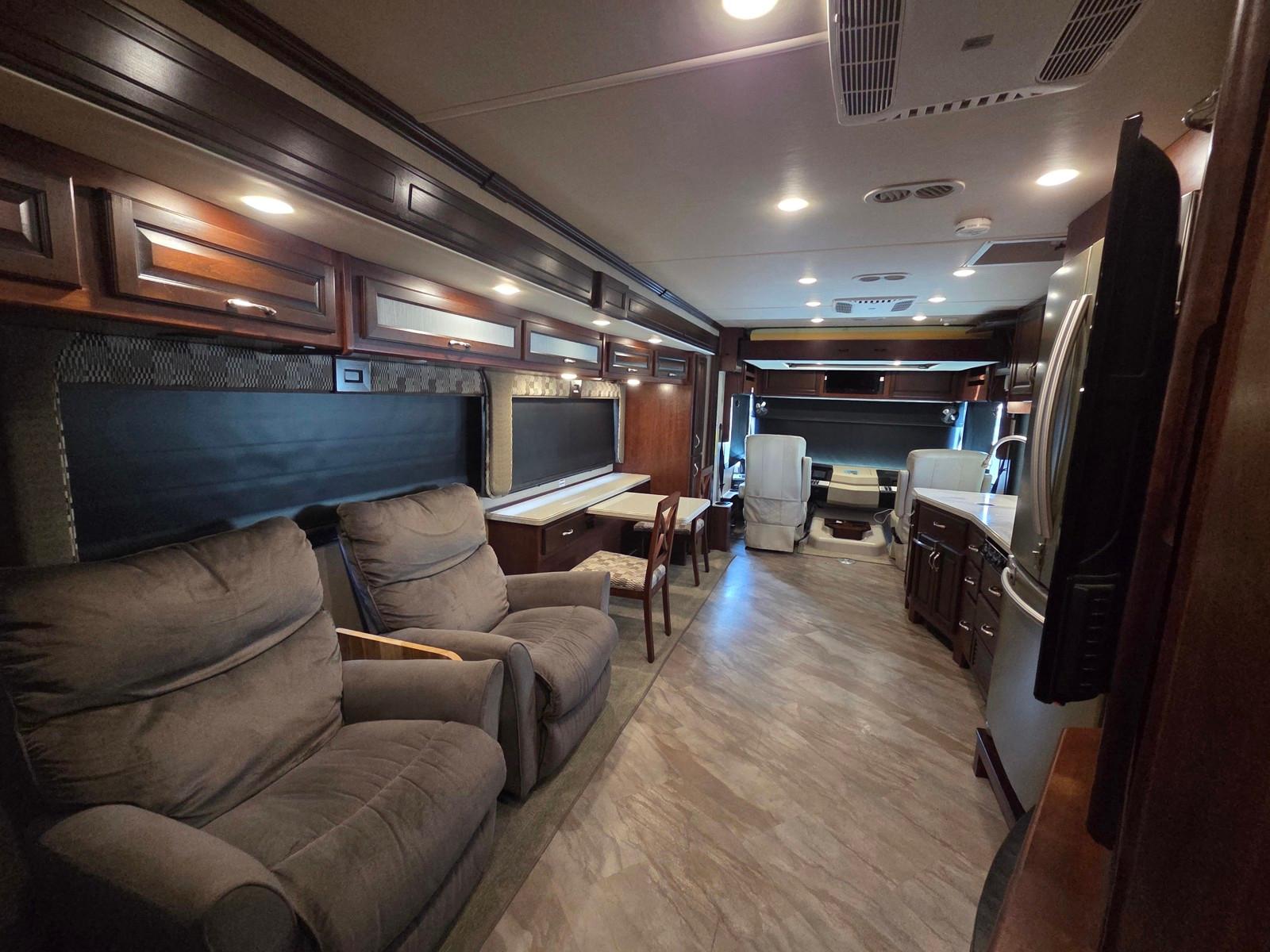 2017 Fleetwood 2017 Fleetwood Bounder - thumbnail 8