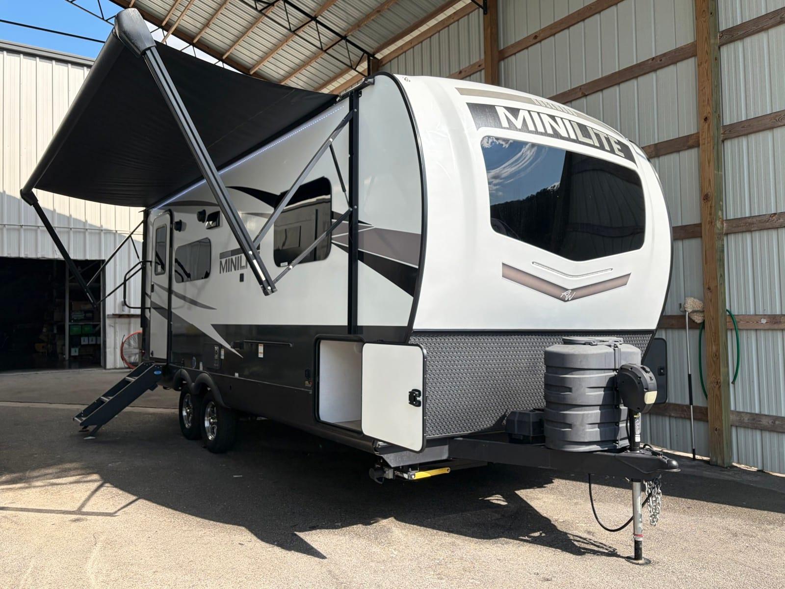 2025 Forest River Rockwood Mini Lite 2205S