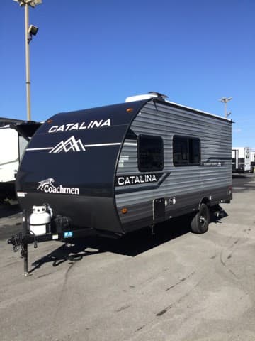 2024 Coachmen 2024 Coachmen Catalina Summit Series 7 - thumbnail 4