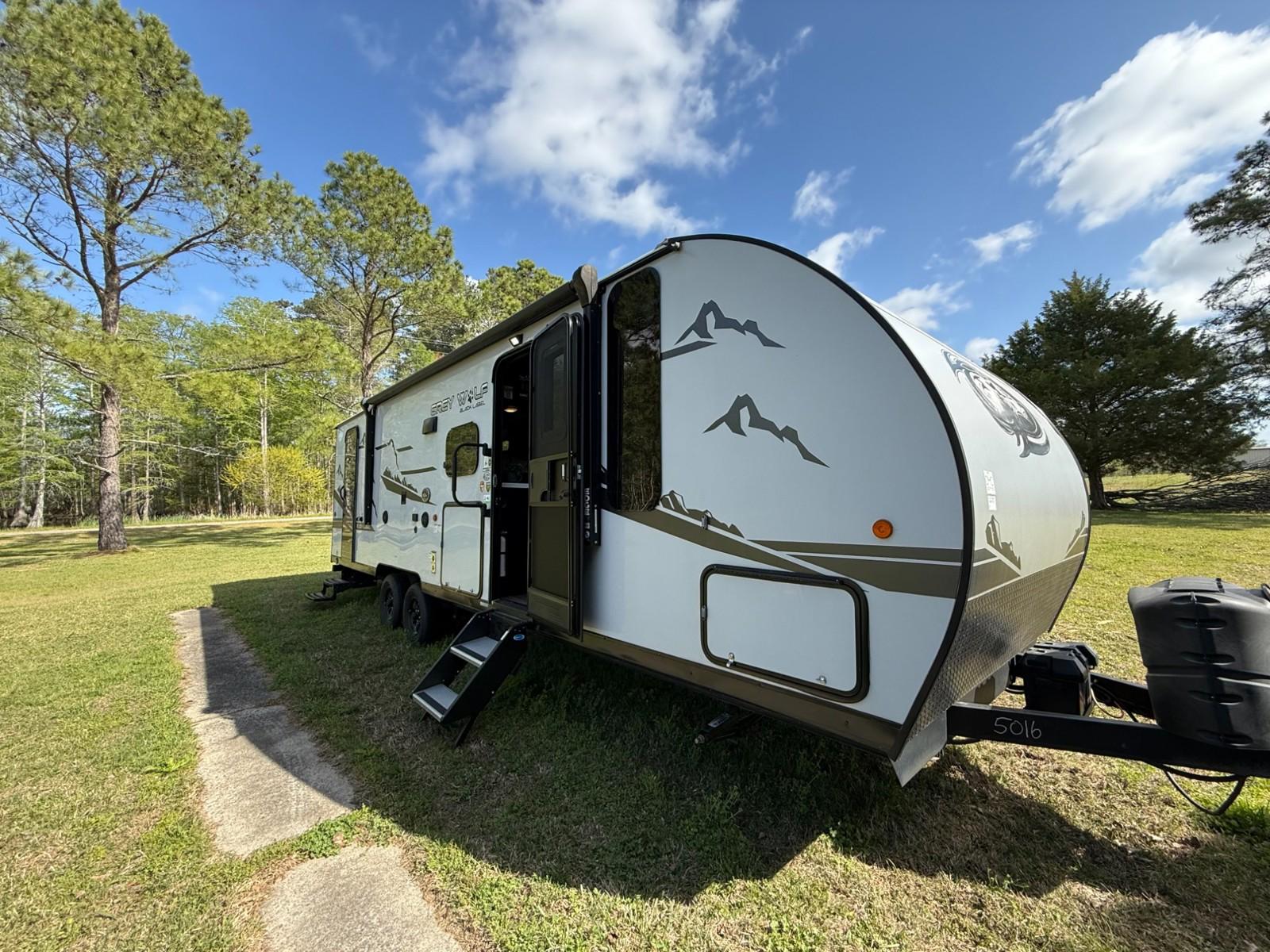 2023 Forest River Cherokee Grey Wolf Black Label 26DBHBL