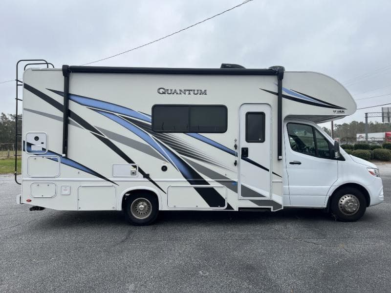 2023 Thor Motor Coach 2023 Thor Motor Coach Quantum - thumbnail 3