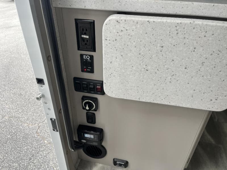 2023 Thor Motor Coach 2023 Thor Motor Coach Quantum - thumbnail 12