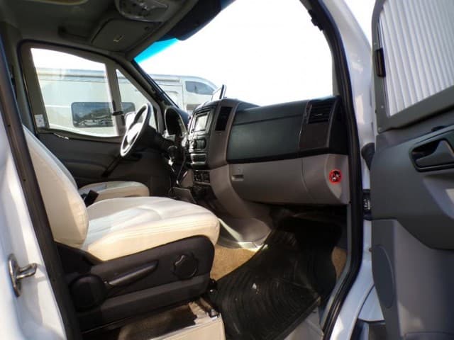 2015 Itasca 2015 Itasca Navion - thumbnail 14