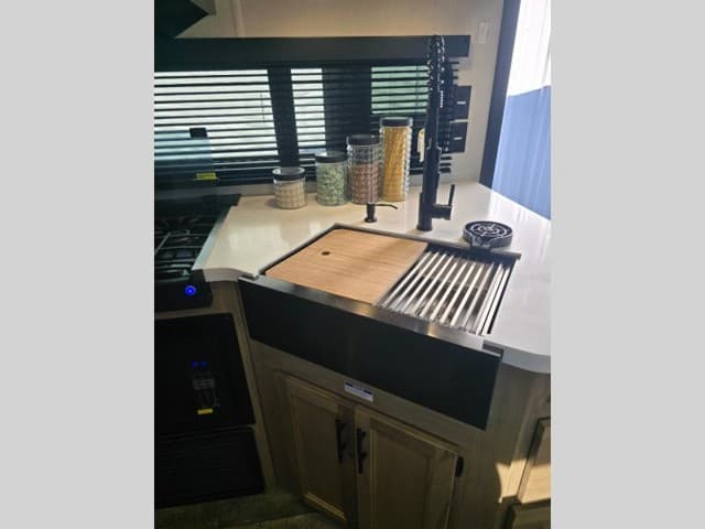 2024 Forest River 2024 Forest River Cherokee Grey Wolf Black Label - thumbnail 23