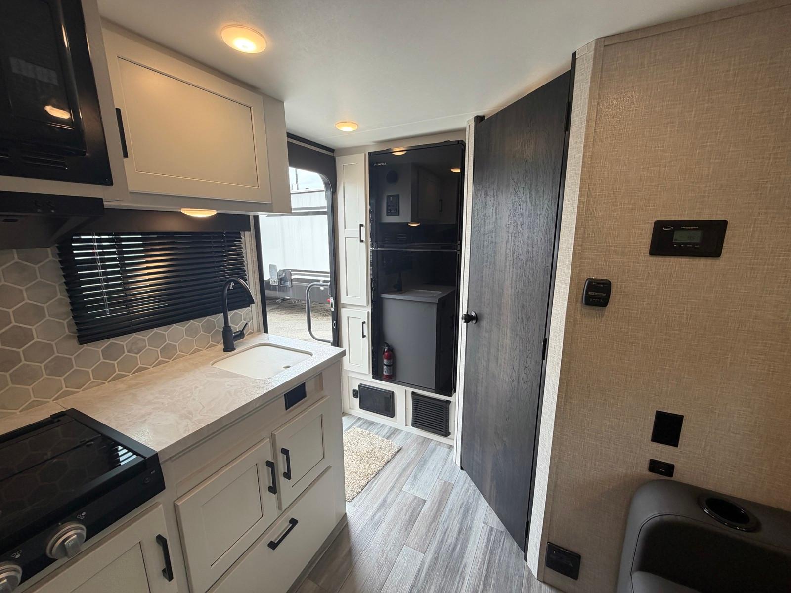 2024 Jayco 2024 Jayco Jay Feather - thumbnail 12