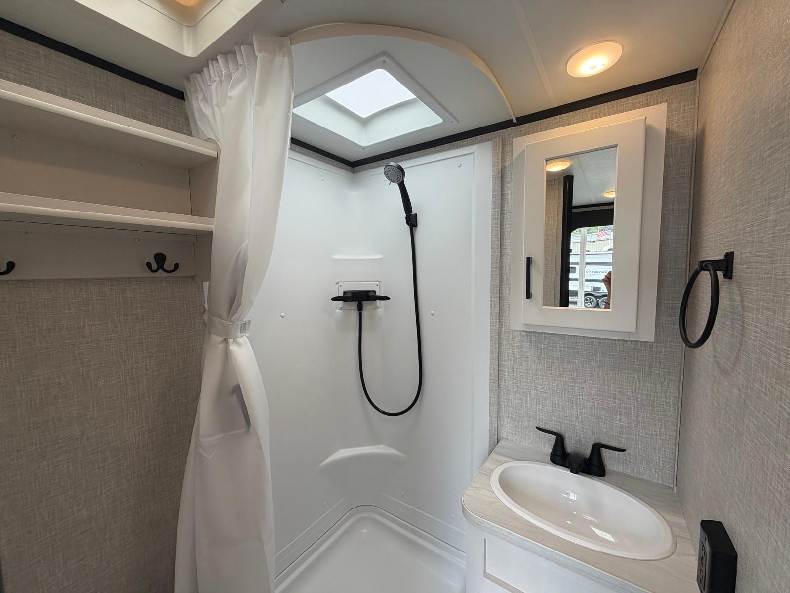 2024 Jayco 2024 Jayco Jay Feather - thumbnail 15
