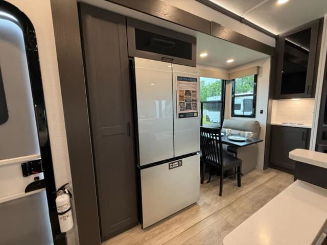 2025 Alliance RV 2025 Alliance RV Valor - thumbnail 10