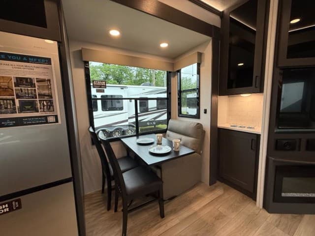 2025 Alliance RV 2025 Alliance RV Valor - thumbnail 12