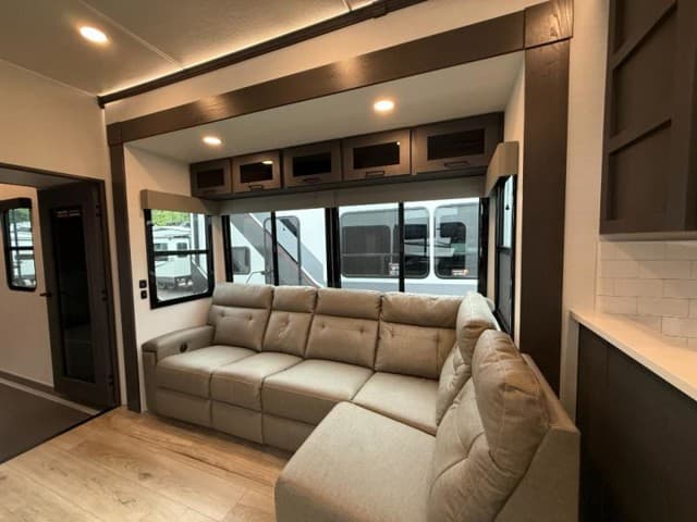 2025 Alliance RV 2025 Alliance RV Valor - thumbnail 14