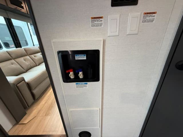 2025 Alliance RV 2025 Alliance RV Valor - thumbnail 19