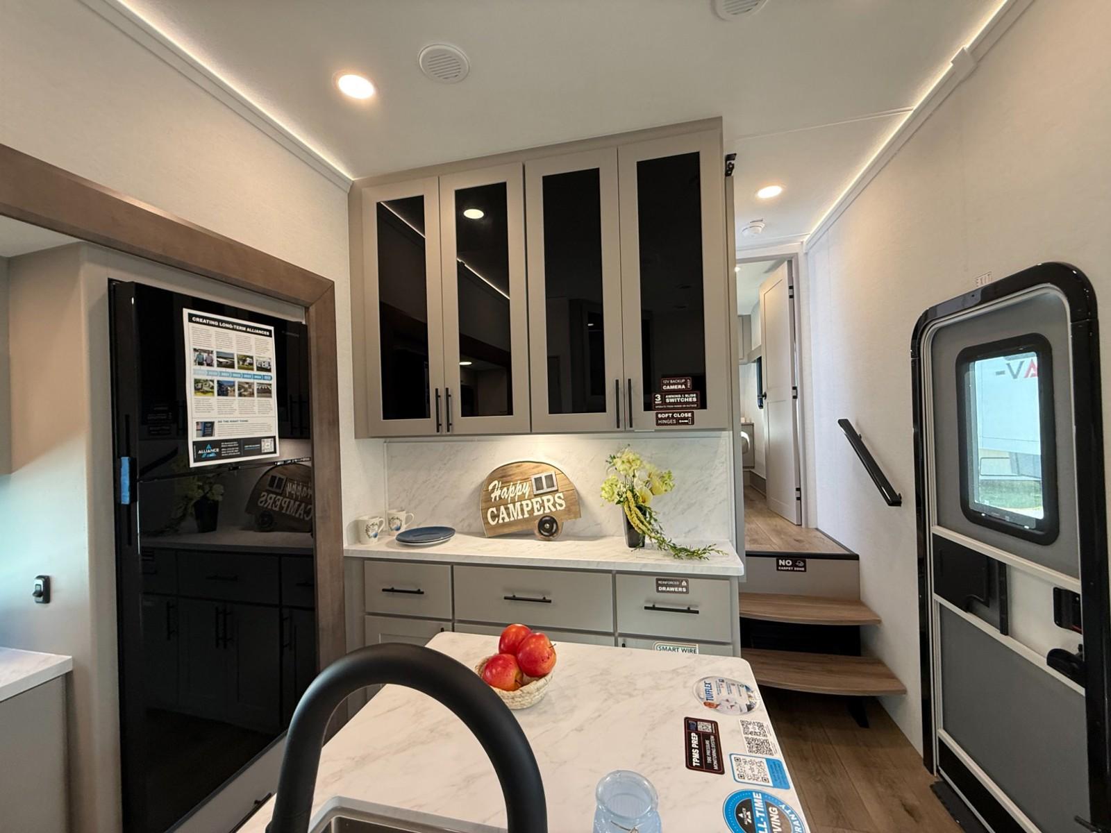 2026 Alliance RV 2026 Alliance RV Valor - thumbnail 8