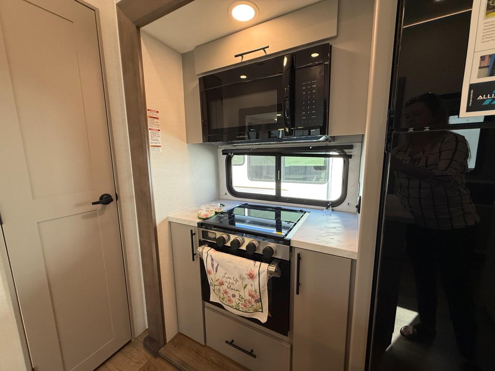 2026 Alliance RV 2026 Alliance RV Valor - thumbnail 12