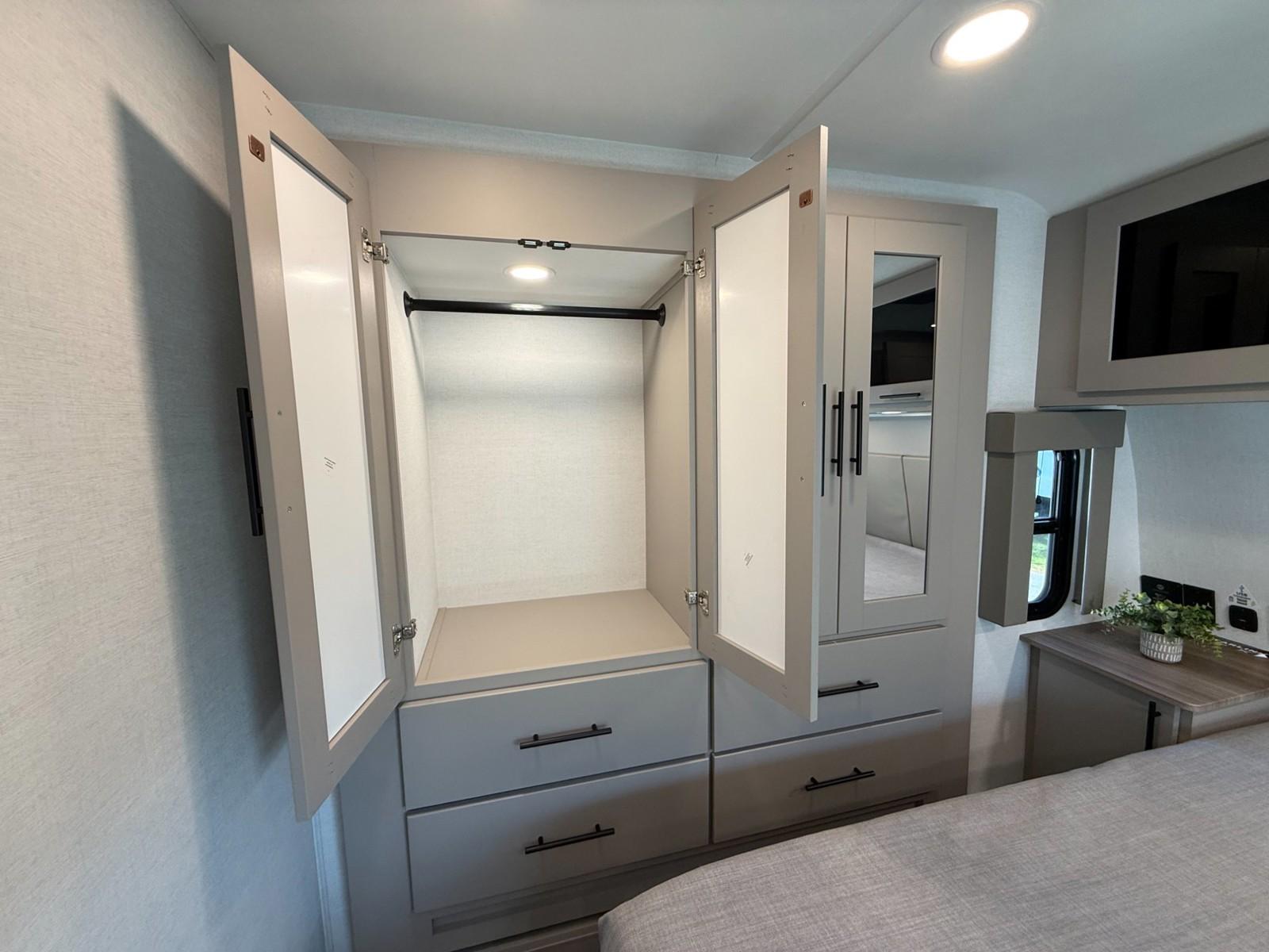 2026 Alliance RV 2026 Alliance RV Valor - thumbnail 28