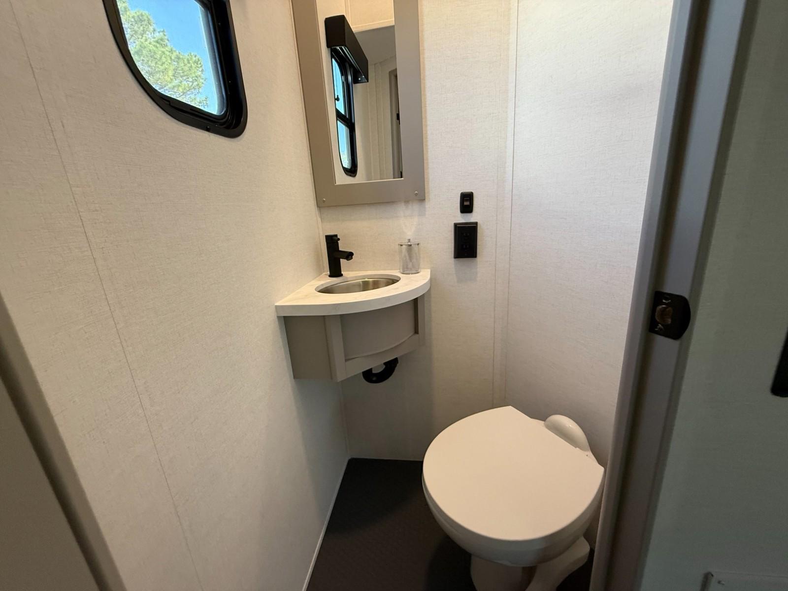 2026 Alliance RV 2026 Alliance RV Valor - thumbnail 41