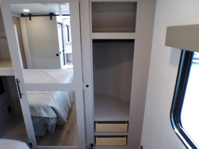 2026 Alliance RV 2026 Alliance RV Valor - thumbnail 38